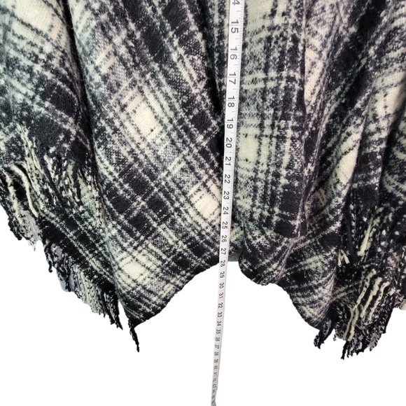 Lauren Ralph Lauren Plaid Black White 3 Season Pancho Pullover Cape One Size - Picture 10 of 10